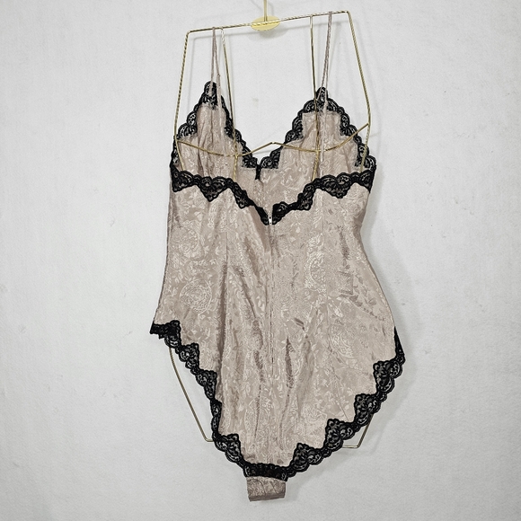 Victoria’s Secret Vintage Gold Label Satin Cream Bodysuit Nightie Large - Picture 2 of 13